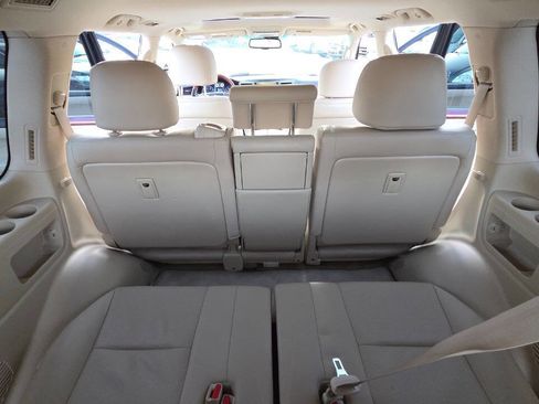 Used 2011 Lexus LX 570 4WD image 39