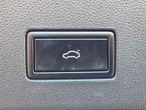 Used 2021 Volkswagen Atlas Cross Sport SE image 30