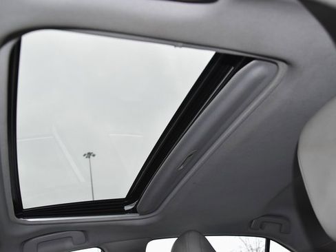 Used 2024 Toyota Camry SE w/ Convenience Package image 2