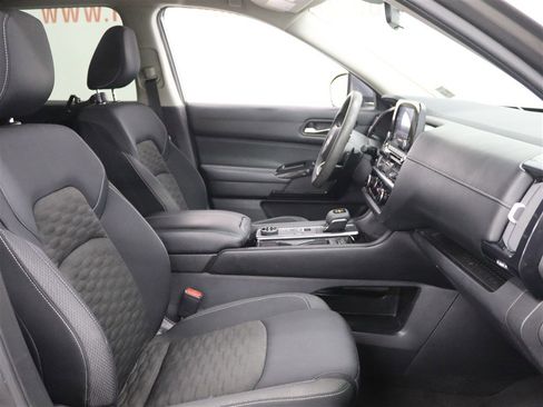 Used 2022 Nissan Pathfinder S image 19