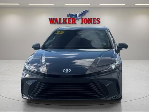 Used 2025 Toyota Camry LE image 8