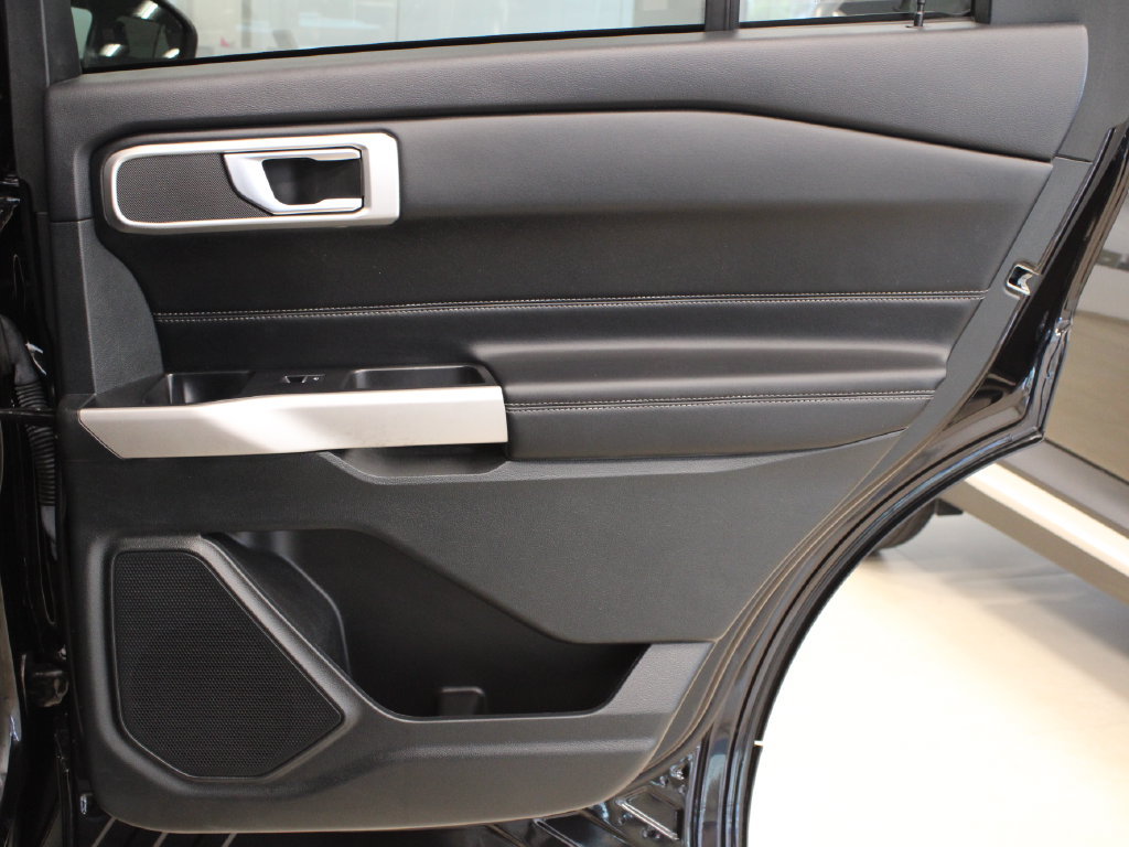 Used 2023 Ford Explorer XLT RWD image 32