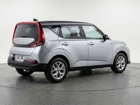 Used 2025 Kia Soul FWD image 9