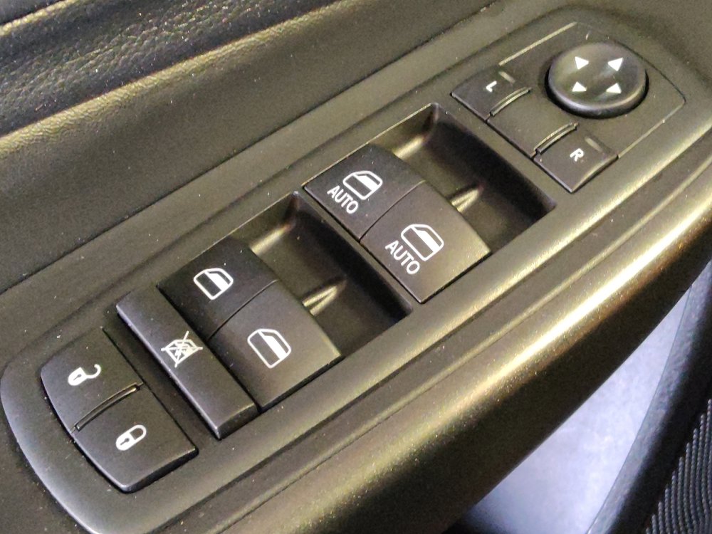 Used 2020 Jeep Cherokee Trailhawk w/ Cold Weather Group AWD/4WD image 27