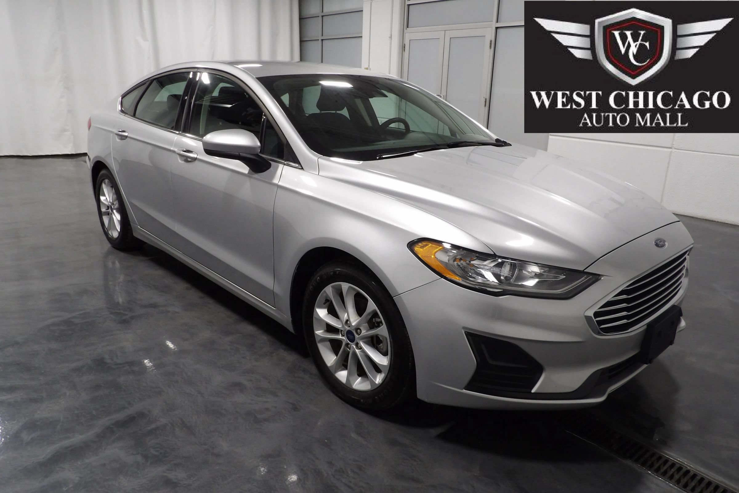 Used 2019 Ford Fusion SE FWD image 1