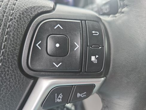 Used 2019 Toyota Highlander XLE AWD/4WD image 19