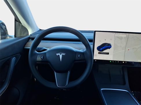 Used 2021 Tesla Model Y Long Range image 12