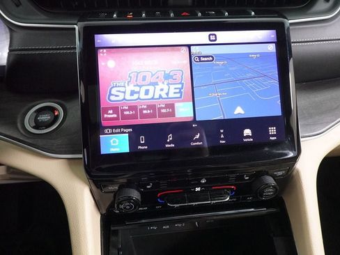Used 2023 Jeep Grand Cherokee L Limited AWD/4WD image 15