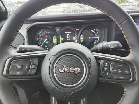 Used 2024 Jeep Wrangler Unlimited w/ Convenience Group AWD/4WD image 27