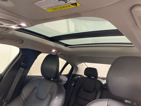 Used 2022 Volvo S60 B5 Inscription image 24