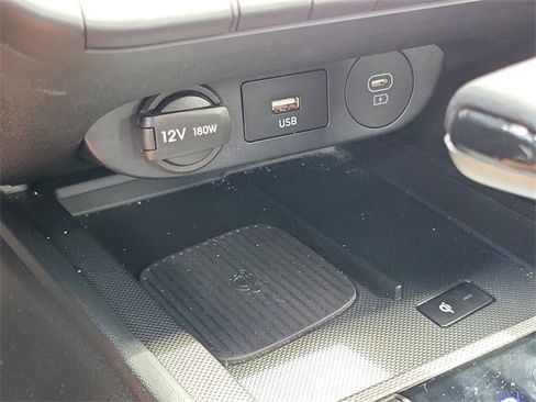 Used 2025 Hyundai Elantra Sport image 11