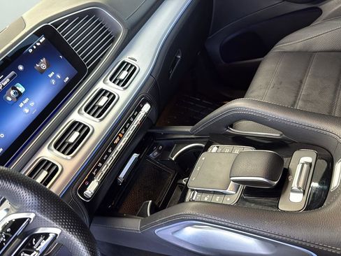 Used 2024 Mercedes-Benz GLS 450 4MATIC image 21