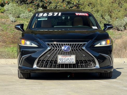 Certified 2022 Lexus ES 300h w/ Premium Package image 5