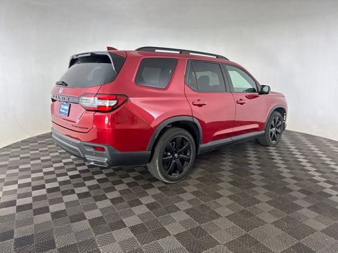 Certified 2025 Honda Pilot Black Edition image 5