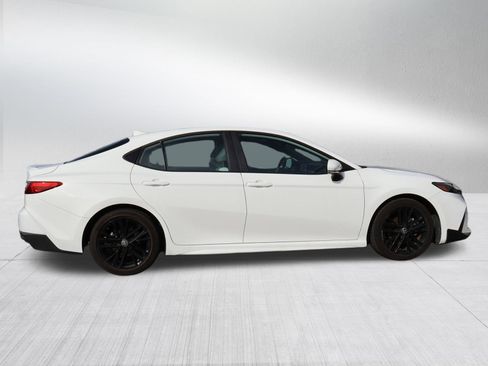 Used 2025 Toyota Camry SE image 8