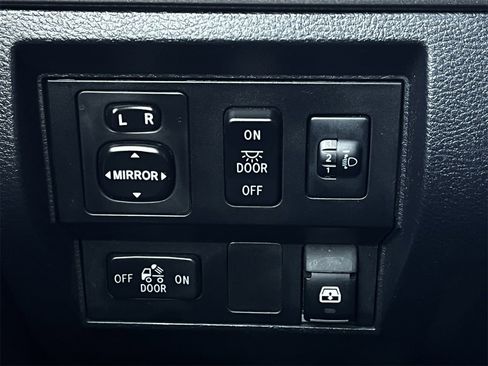Used 2017 Toyota Tundra SR5 image 20