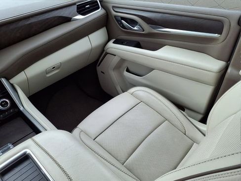 Used 2021 GMC Yukon Denali w/ Denali Premium Package image 17