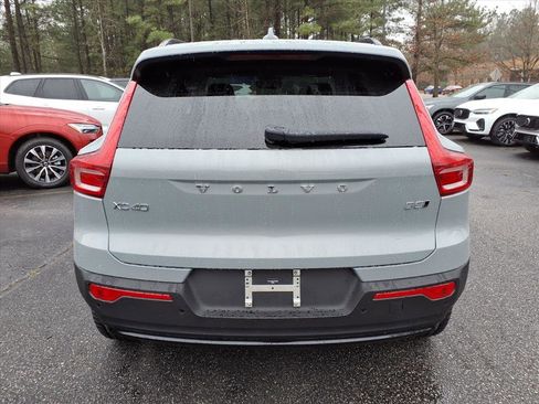 New 2026 Volvo XC40 B5 Core w/ Climate Package image 4