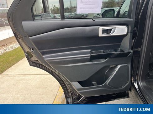 Certified 2022 Ford Explorer Platinum w/ Equipment Group 601A image 19