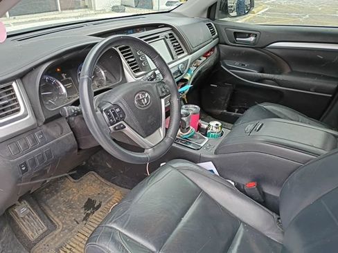 Used 2015 Toyota Highlander XLE image 29