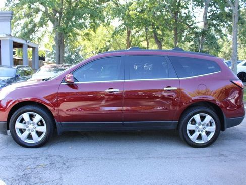 Used 2017 Chevrolet Traverse LT w/ Style and Technology Package AWD/4WD image 4
