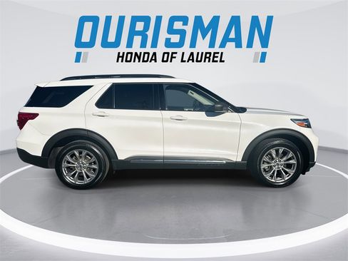 Used 2021 Ford Explorer XLT w/ Equipment Group 202A image 9