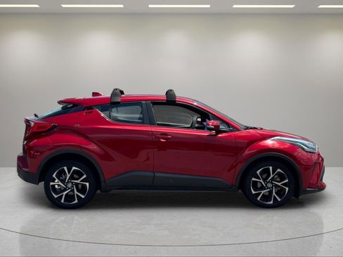 Used 2021 Toyota C-HR XLE FWD image 6