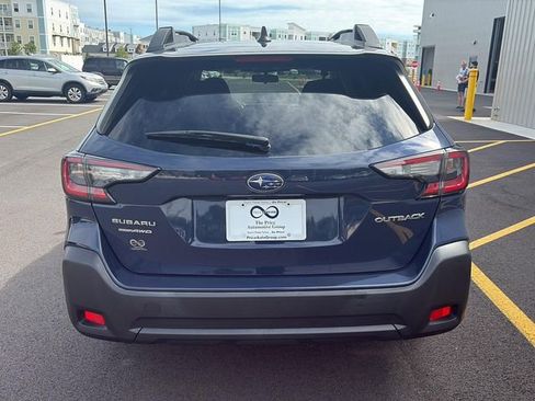 Used 2023 Subaru Outback Premium image 9