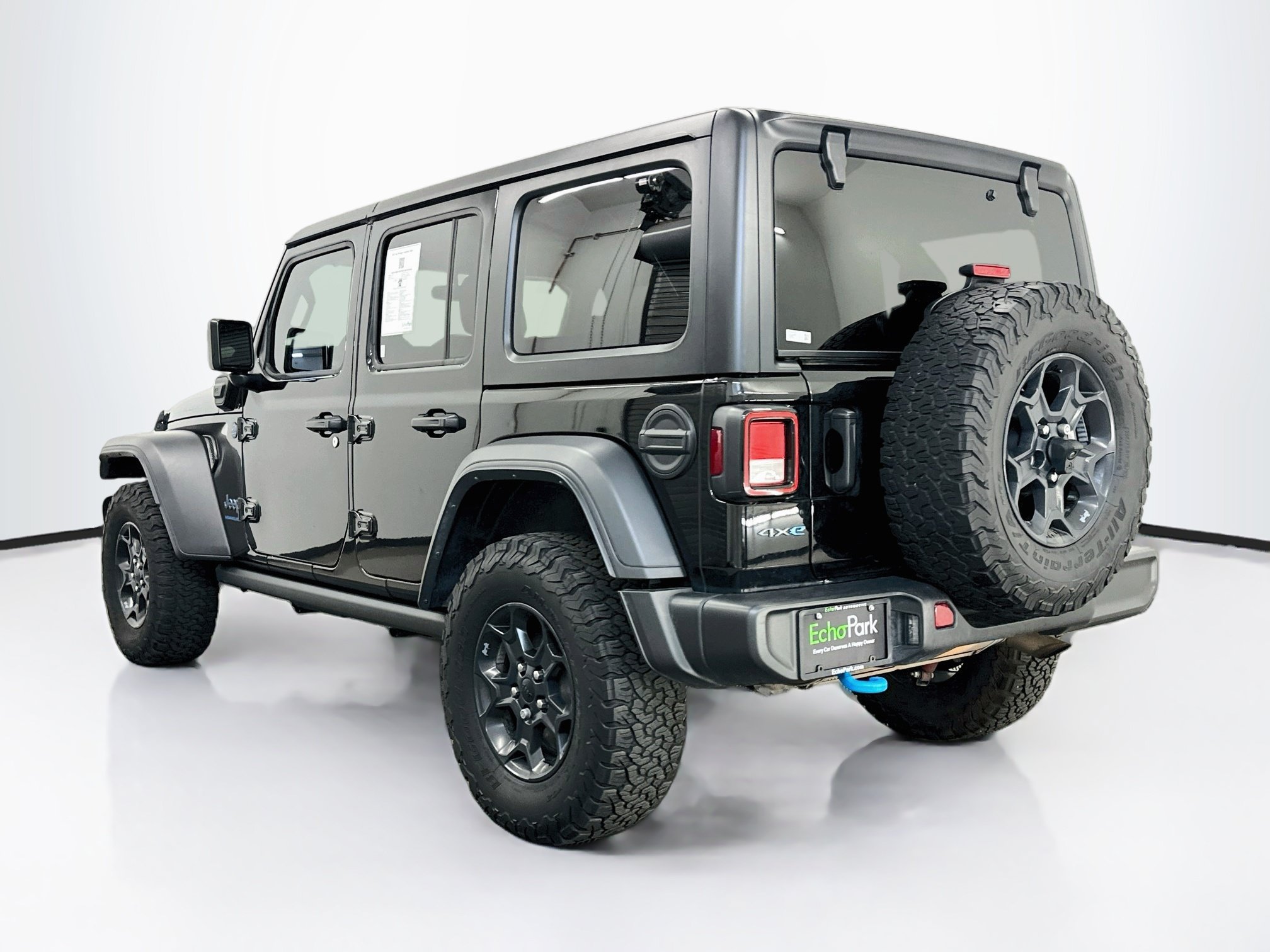 Used 2023 Jeep Wrangler Unlimited w/ Cold Weather Group AWD/4WD image 5