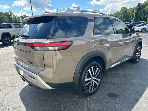 Used 2023 Nissan Pathfinder Platinum AWD/4WD image 6
