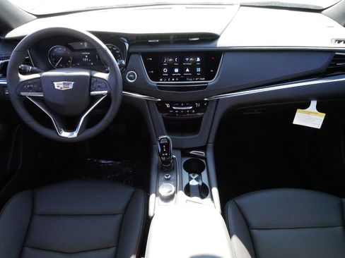 New 2025 Cadillac XT6 Luxury image 8