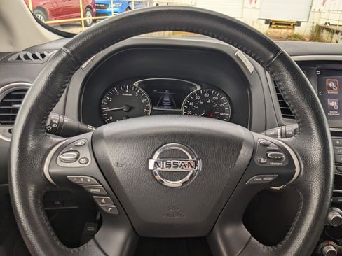 Used 2019 Nissan Pathfinder SV image 22