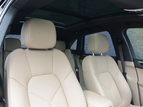 Certified 2026 Porsche Macan AWD/4WD image 27