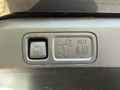 Used 2021 Ford Expedition XLT AWD/4WD image 36