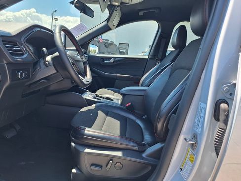 Used 2025 Ford Escape ST-Line FWD image 13