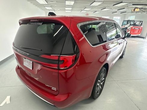 New 2027 Chrysler Pacifica Limited AWD/4WD image 7