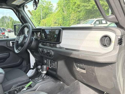 Used 2025 Jeep Wrangler Unlimited Sport AWD/4WD image 14