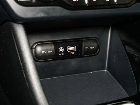 Used 2017 Kia Niro Touring image 23