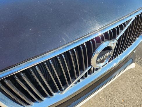 Used 2017 Volvo XC90 T5 Momentum w/ Vision Package image 5