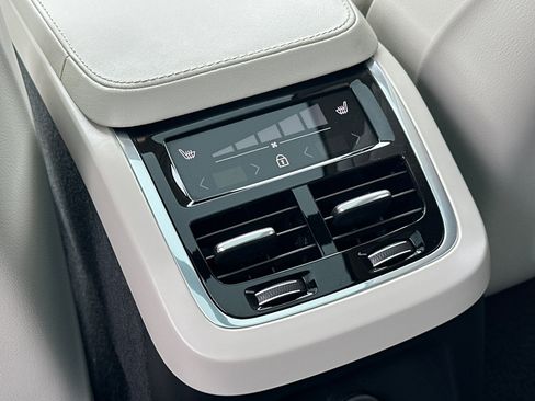 Certified 2023 Volvo XC90 T8 Plus AWD/4WD image 14