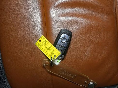 Used 2019 Ford Explorer XLT w/ Equipment Group 202A AWD/4WD image 41