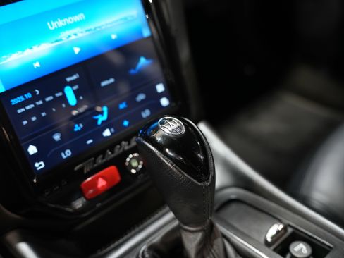 Used 2015 Maserati GranTurismo Sport image 44