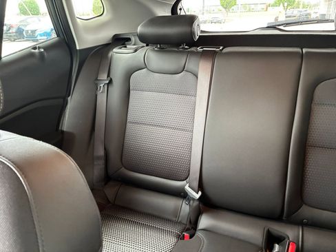 Used 2025 Chevrolet Trax LT w/ LT Convenience Package FWD image 38