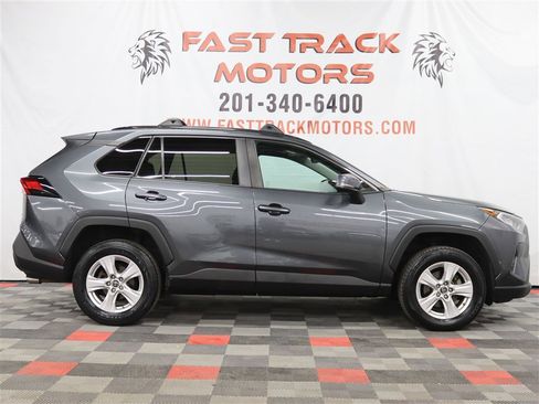 Used 2019 Toyota RAV4 XLE image 4