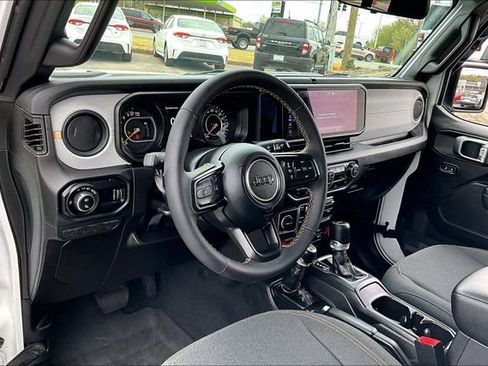 Used 2024 Jeep Gladiator Sport image 14
