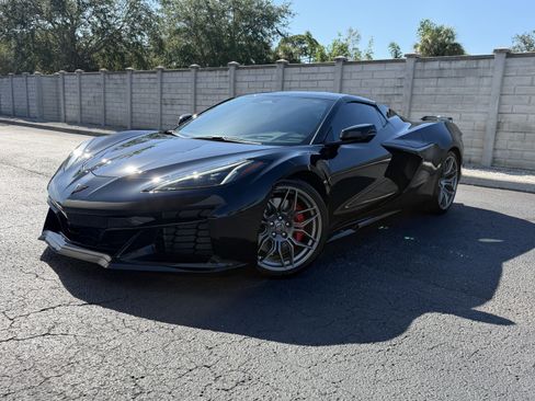 Used 2025 Chevrolet Corvette Z06 RWD image 1