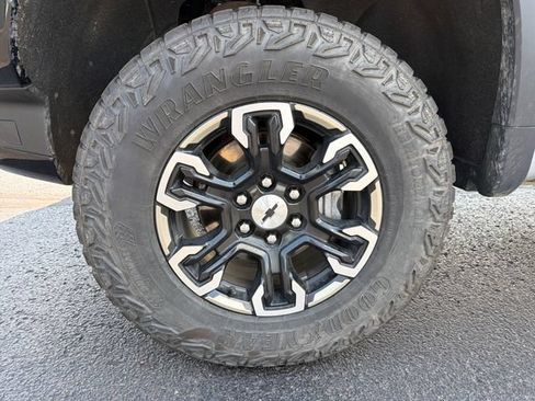 Used 2024 Chevrolet Silverado 1500 ZR2 w/ Technology Package AWD/4WD image 14