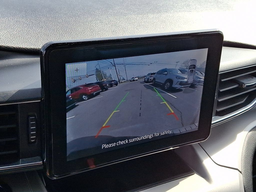 Used 2023 Ford Explorer XLT w/ Equipment Group 202A AWD/4WD image 4