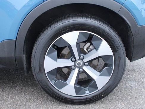 Used 2025 Volvo XC40 B5 Plus image 39