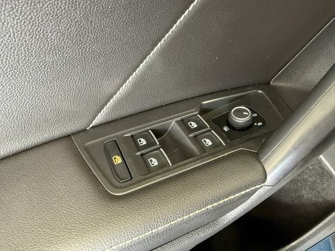 Used 2023 Volkswagen Tiguan SE w/ Panoramic Sunroof Package AWD/4WD image 30